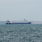 Der Massengutfrachter Razoni verlässt den Hafen von Odessa © Michael Shtekel/AP/dpa