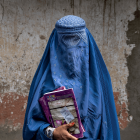 Unter den in Afghanistan lebenden Frauen gibt es die, die nicht aufgeben wollen, die jegliche Hoffnungen verloren haben, aber auch solche, die den Sieg der Taliban feiern © AP Photo/Ebrahim Noroozi