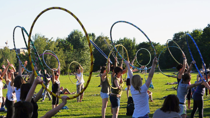 Hula-Hoop bei der radioeins-Sportstunde Hula-Hoop bei der radioeins-Sportstunde