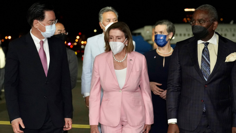 US-Politikerin Nancy Pelosi am Flughafen von Taipeh