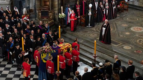 London: Der Sarg der Queen bei der Trauerfeier in der Westminster Abbey