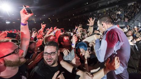 Fans der Band Linkin Park bei einem Konzert in der MB-Arena. (Bild: IMAGO / POP-EYE)