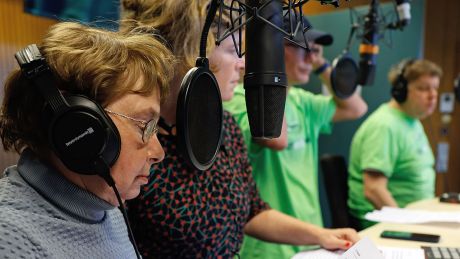 radioeins inklsuiv: Angela präsentiert die Verkehrsmeldungen radioeins inklsuiv: Angela präsentiert die Verkehrsmeldungen