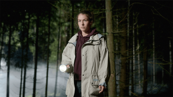Henriette Confurius in "Schweigend steht der Wald" © if…Productions und POISON