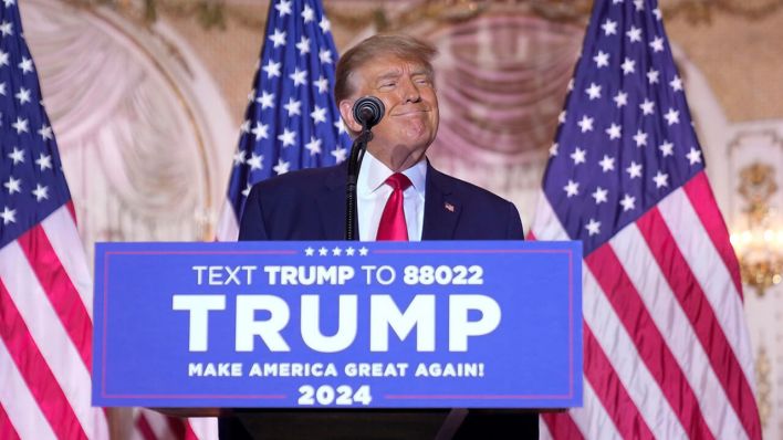 Donald Trump verkündet auf seinem Anwesen in Mar-a-Lago seine Kandidatur für die US-Präsidentenwahl 2024 © AP Photo/Andrew Harnik