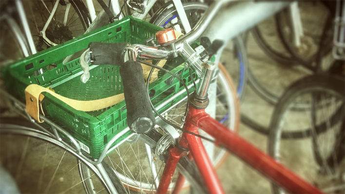 Front-Gepäckträger an einem Fahrrad