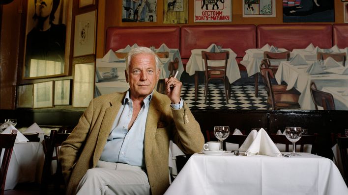 Michel Würthle in seiner Paris Bar © IMAGO/Jannis Chavakis