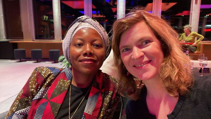 NoViolet Bulawayo und Gesa Ufer bei der Schönen Lesung NoViolet Bulawayo und Gesa Ufer bei der Schönen Lesung