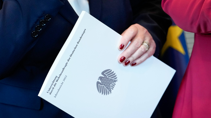 Übergabe des Jahresberichtes 2022 der Wehrbeauftragen im Deutschen Bundestag © IMAGO / Political-Moments
