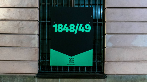 Ausstellungsplakat am Deutschen Historischen Museum in Berlin © IMAGO / Roland Hartig