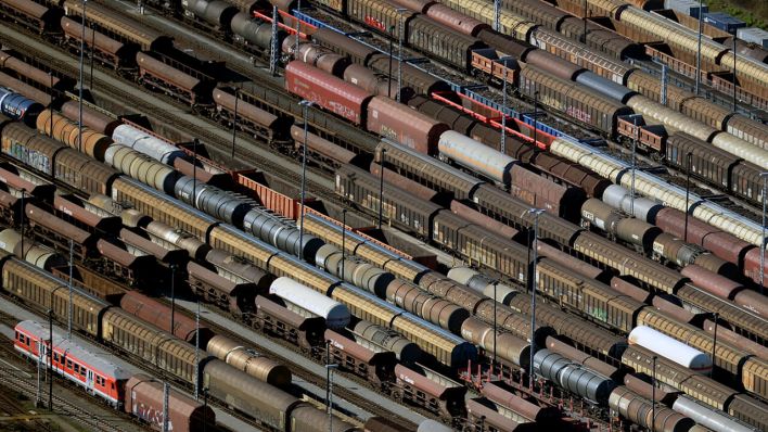Der Güterbahnhof Seddin könnte Teil eines großen Gewerbegebietes zwischen A 10 und A9 werden © Ralf Hirschberger/dpa