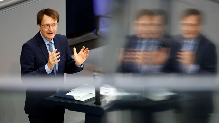 Karl Lauterbach (SPD) bei einer Sitzung des Deutschen Bundestages © IMAGO / Future Image