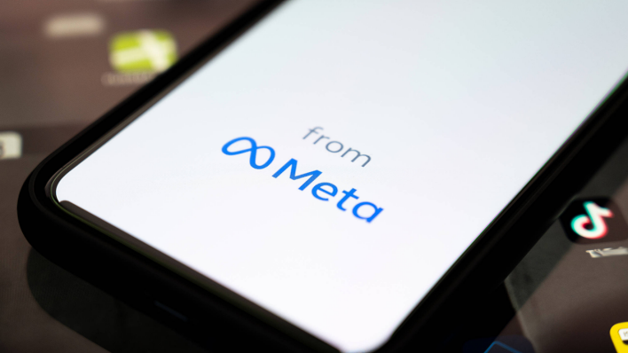 Meta-Logo auf einem Smartphone © IMAGO / Lobeca