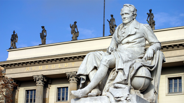 Alexander von Humboldt vor der Humboldt-Universität zu Berlin