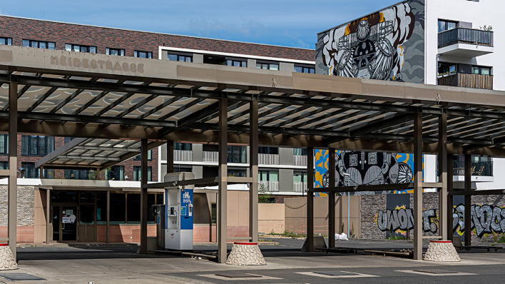Stillgelegte Tankstelle in Berlin (2022) © IMAGO / CHROMORANGE
