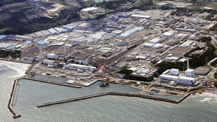 Japan leitet radioaktives Kühlwasser ins Meer