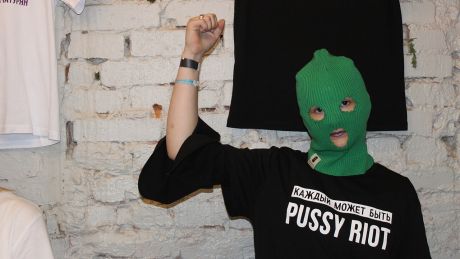 Die Aktivistinnengruppe Pussy Riot zeigt ihren jahrelangen Kampf gegen die russische Führung ab Mitte September in einer umfassenden Ausstellung im Louisiana Museum of Modern Art in Dänemark © dpa/Claudia Thaler