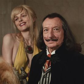 Andreja Pejić, Barbara Sukowa und Ben Kingsley in "Dalíland" © SquareOne Entertainment