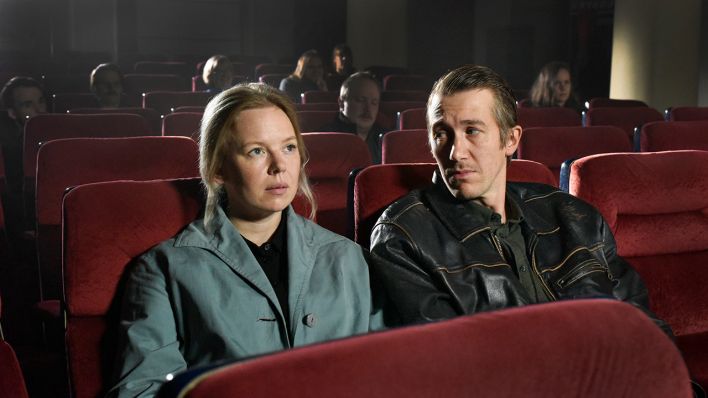 Ansa (Alma Pöysti) und Holappa (Jussi Vatanen) im Kino (Filmstill) © Sputnik Oy/Pandora Film, Foto: Malla Hukkanen Ansa (Alma Pöysti) und Holappa (Jussi Vatanen) im Kino (Filmstill) © Sputnik Oy/Pandora Film, Foto: Malla Hukkanen