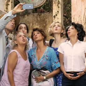 Elias Kacavas, John Corbett, Andrea Martin, Elena Kampouris, Louis Mandylor und Nia Vardalos in "My Big Fat Greek Wedding 3 - Familientreffen" © Focus Features, LLC.