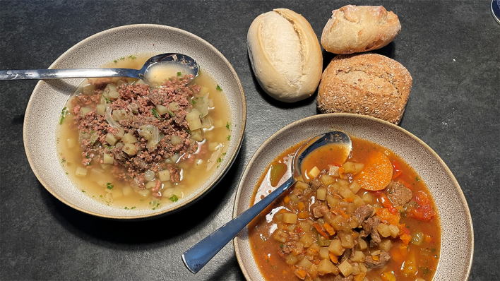 Wirsingsuppe und Gulasch Suppe von Suppen-Cult im Prenzlauer Berg