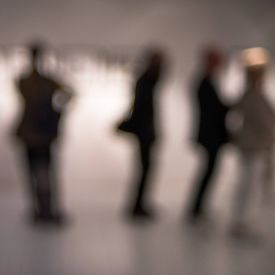 Besucher in einer Ausstellung © imago/Uwe Steinert