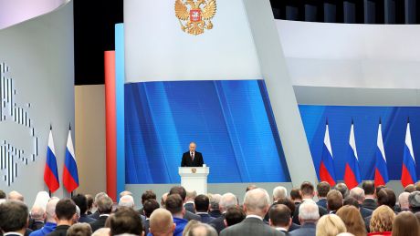 Auf diesem von der staatlichen russischen Nachrichtenagentur Sputnik via AP veröffentlichte Foto hält Wladimir Putin seine Rede zur Lage der Nation in Moskau © Mikhail Klimentyev/Pool Sputnik Kremlin/AP/dpa