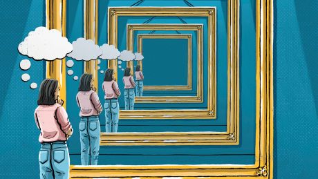 Eine nachdenkliche Frau vor einem Spiegel mit Mehrfachreflexionen © IMAGO/Ikon Images/Eva Bee
