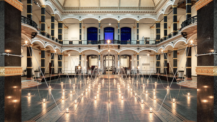 Nancy Holt, Electrical System, 1982, Installationsansicht, Gropius Bau, 2024 © Holt/Smithson Foundation, VG Bild-Kunst, Bonn 2024, Courtesy: Sprüth Magers, Foto: Luca Girardini