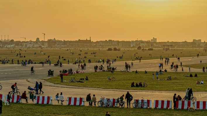 Saharastaub über dem Tempelhofer Feld (Aufnahme aus dem Jahr 2021) © picture alliance / Global Travel Images
