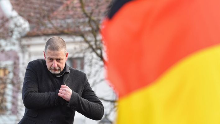 Götz Kubitschek, Verleger, Publizist und politischer Aktivist der Neuen Rechten, gilt als prominenter Vertreter des als rechtsextrem eingestuften "Instituts für Staatspolitik", das inzwischen aufgelöst wurde © Patrick Pleul/dpa-Zentralbild/dpa