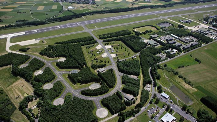 Derzeit lagern Schätzungen zufolge 20 US-Atombomben im Fliegerhorst Büchel in Rheinland-Pfalz - im Rahmen des Konzepts der "Nuklearen Teilhabe" innerhalb der NATO. Im Ernstfall tragen deutsche Kampfjets die US-Bomben ins Ziel © picture alliance/Thomas Frey/dpa | Thomas Frey