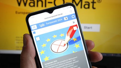 App zur Europawahl © IMAGO / Hanno Bode