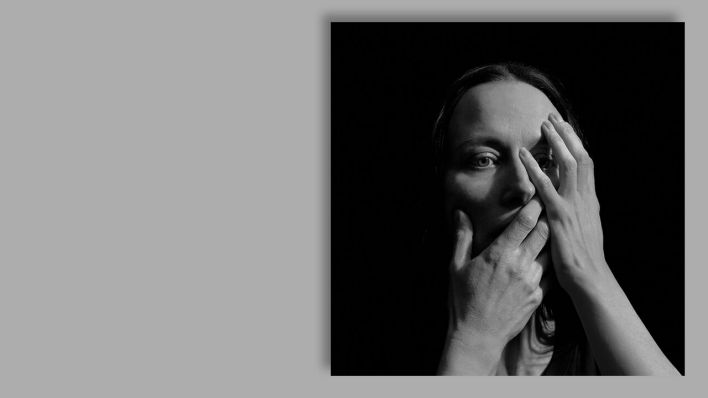 Keeley Forsyth: The Hollow © 130701 Keeley Forsyth: The Hollow © 130701