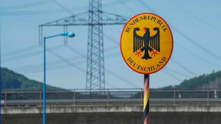 Grenzschild Bundesrepublik Deutschland © IMAGO / Steinsiek.ch