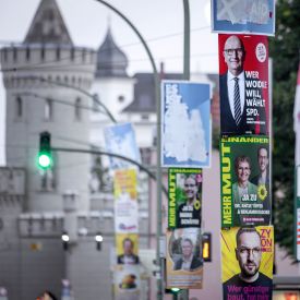 Wahlplakate für die Brandenburg-Wahl in Potsdam © IMAGO/Eberhard Thonfeld