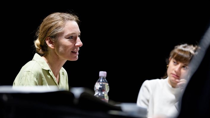 Probenfoto "Gittersee" am BE - Leonie Rebentisch (l.) und Kathleen Morgeneyer© Moritz Haase