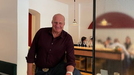 Restaurantkritiker Stefan Elfenbein geht gern allein essen © Johannes Paetzold Restaurantkritiker Stefan Elfenbein geht gern allein essen © Johannes Paetzold