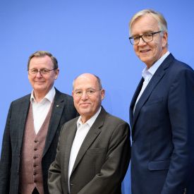 Gregor Gysi, Dietmar Bartsch und Bodo Ramelow wollen Linke mit Direktmandaten bei Bundestagswahl retten © Bernd von Jutrczenka/dpa