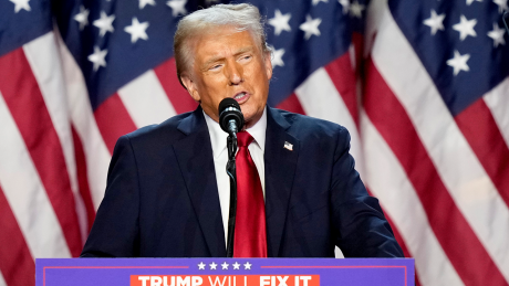 Donald Trump bei einer Wahlparty am 6. November © picture alliance/ASSOCIATED PRESS|Alex Brandon