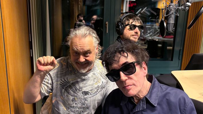 M.C. Lücke (li.) zusammen mit Peter Perrett und seinem Sohn Jamie © Lukas Lassonczyk M.C. Lücke (li.) zusammen mit Peter Perrett und seinem Sohn Jamie © Lukas Lassonczyk