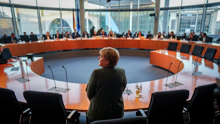 Angela Merkel (CDU), ehemalige Bundeskanzlerin, nimmt als Zeugin an der öffentlichen Sitzung des Afghanistan-Untersuchungsausschusses des Bundestags teil © Kay Nietfeld/dpa