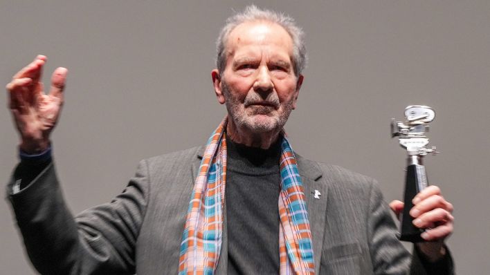 Regisseur Edgar Reitz bekommt im Rahmen der Berlinale im Haus der Berliner Festspiele die Berlinale-Kamera (22.02.2024) © dpa/Soeren Stache