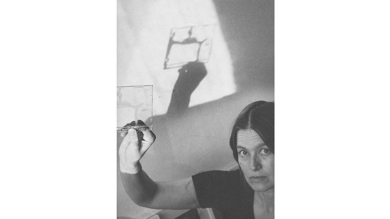 Annette Frick: Portrait von Annette Frick bei der Herstellung von `Cosmic Elements‘, 2002, Fotografie, Courtesy Annette Frick, VG Bild-Kunst, Bonn und ChertLüdde, Berli