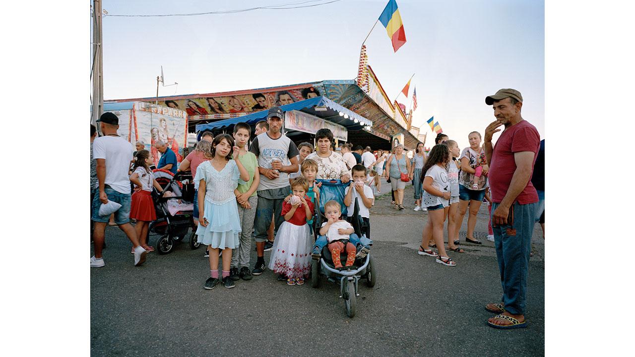 Nicu Ilfoveanu: Roman, 2018, aus der Serie Der Mittelpunkt der Welt, seit 2013, Giclée-Print, 88 x 110 cm, Courtesy Nicu Ilfoveanu
