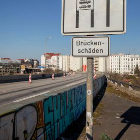 Die A100-Ringbahnbrücke ist wegen Einsturzgefahr gesperrt © IMAGO/A. Friedrichs