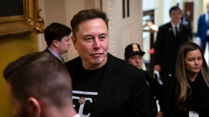 Der US-Milliardär Elon Musk hat die Bedeutung seines Satellitensystems Starlink für die ukrainischen Truppen im Abwehrkampf gegen Russland betont © Ben Curtis/AP/dpa