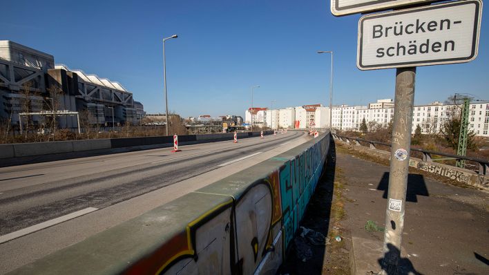 Die A100-Ringbahnbrücke ist wegen Einsturzgefahr gesperrt © imago images/Andreas Friedrichs