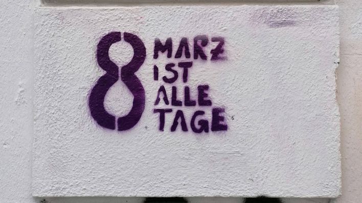 Grafiti zum 8. März © IMAGO / Sabine Gudath