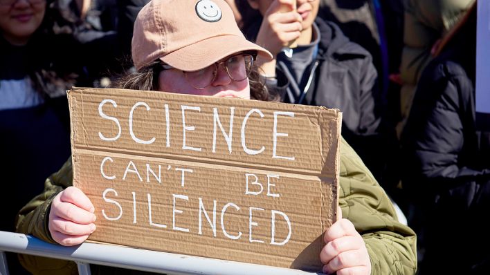 Proteste in den USA gegen Kürzungen im Wissenschaftsbereich © IMAGO/ZUMA Press Wire